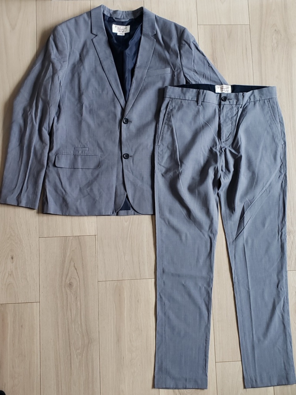 Classic Men's Gray Two-Piece Suit Jacket & Trousers